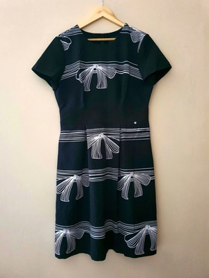 Nissa dress black with white bow print XL like new