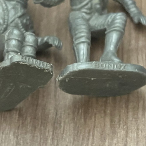 Solpa ninja toy soldiers used, pack of 18 with 3 plastic figures and base