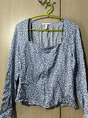 H&M Baby Blue Floral Top Medium Like New