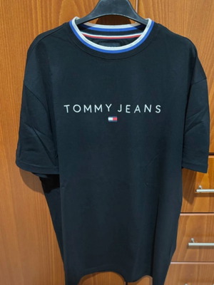 Tommy Jeans T-shirt like new, size Medium, black and blue