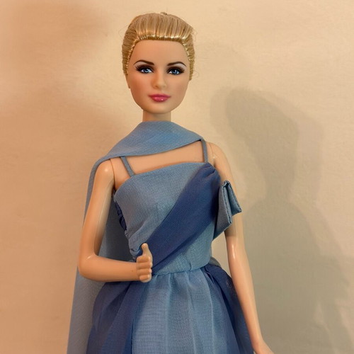 Collectible Barbie Grace Kelly To Catch a Thief 2011 Pink Label like new