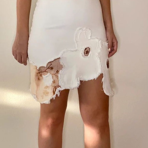 White Italian skirt like new, elastic with lace and asymmetric hem