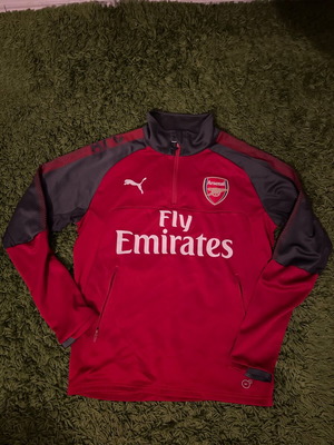 Half zip Arsenal like new, size small