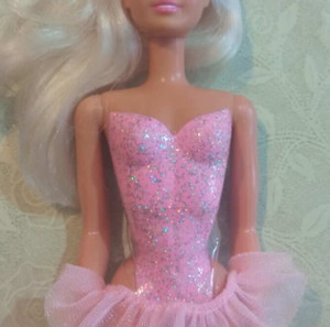 Sindy Ice Skating Hasbro 1994 υψος 29 ποντους σε καλη κατασταση !!!