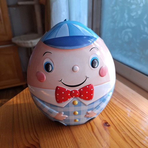 Metal biscuit tin from England, new