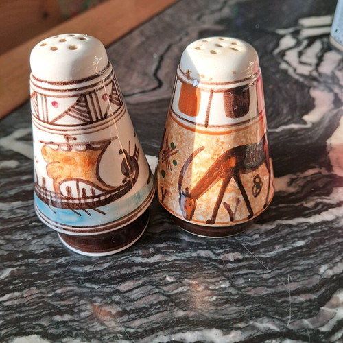 Vintage Roditiko salt and pepper shaker like new, hand-painted