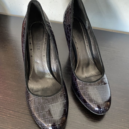 CaFeNoir black patent leather pumps used with croco pattern, size 37.5