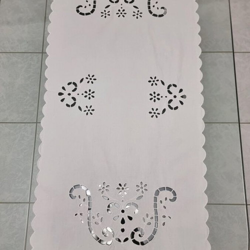 Set of 3 Semen table linens new with two small pieces