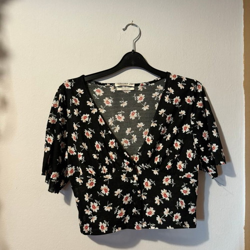 Black floral top like new with buttons