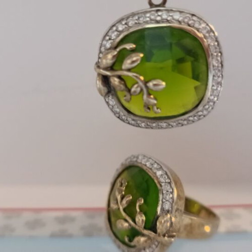 Ozze pendant and ring set like new with green peridot and silver 925