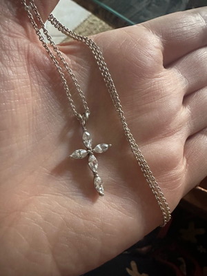 Silver cross with zircon 925