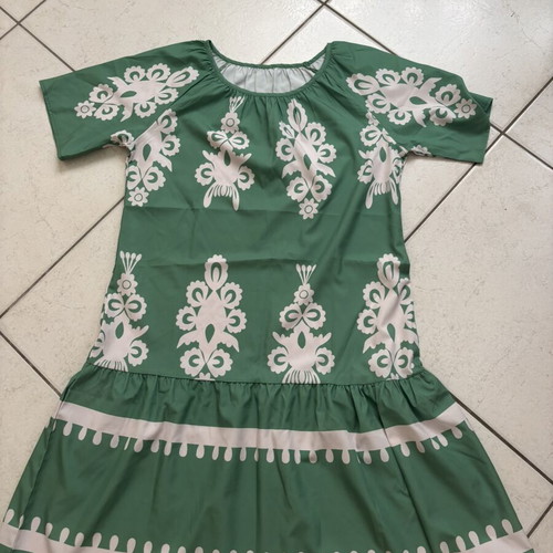 Dress with white patterns in vibrant green, new, size M