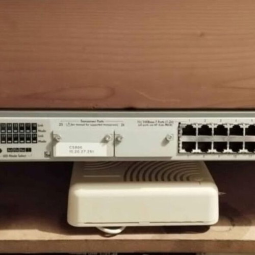 HPE ProCurve 2524 Fast Ethernet 1U gray like new