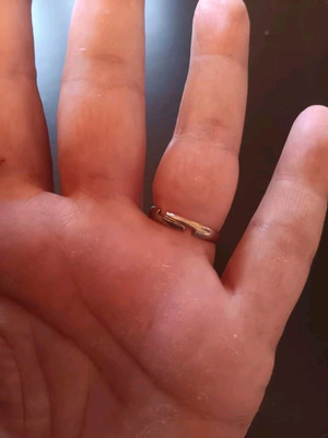 Adjustable ring with shell used, white