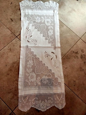 Handmade table runner with knitted corners and cutwork on frame, size 150x50