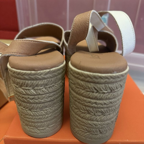Just Prive white platform sandals size 41 like new