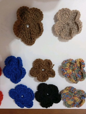 Wool handmade flowers new, pack of 12 knitted