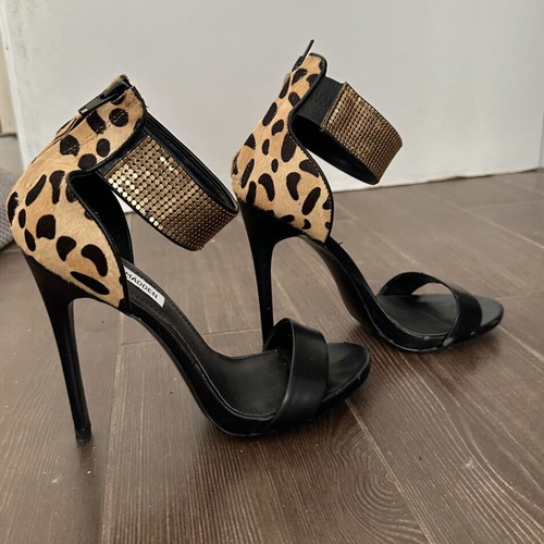 Steve Madden high heel sandal, like new, black with leopard and gold strap