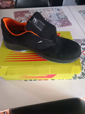 Safety shoes Giasco new, size 44