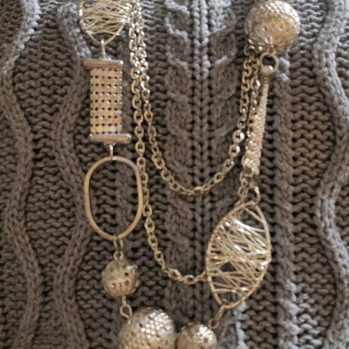 Silver fashion jewelry necklace new with intricate design