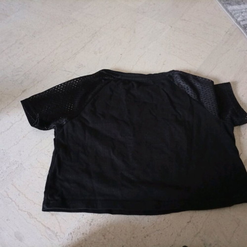 Girls' short-sleeve t-shirt size 134 like new, black