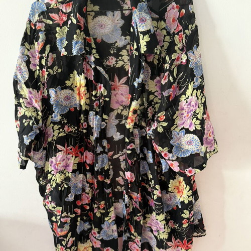 Oversized floral women sheer shirt like new, size 2 XL