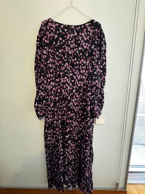 H&M floral open-back dress, black multicolor