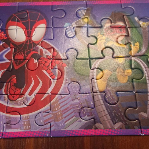 Spidey puzzle for children from 3 years used, 4 small puzzles with gift storybook