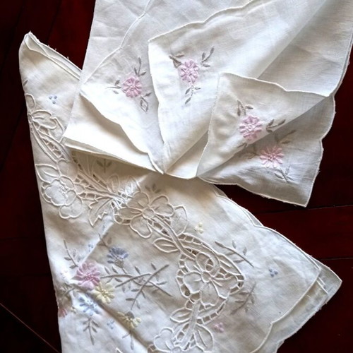 Vintage tablecloth set 85x85 cm with 4 embroidered napkins