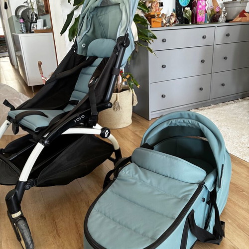 Babyzen YOYO² stroller 2-in-1 with carrycot, white frame & aqua, like new
