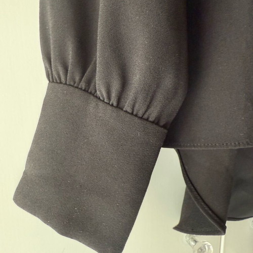 Zara blouse with opening like new, size M, black