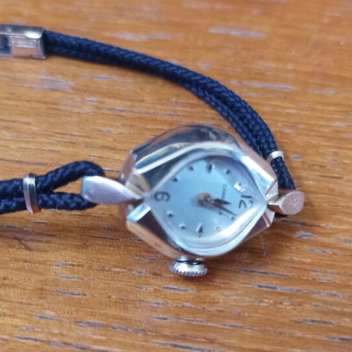 Caravelle vintage women's/kids watch used, wind-up
