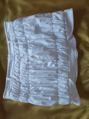White mini skirt with ruffles, like new