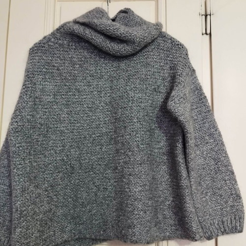 Zara gray pullover with beautiful knit, size S, like new
