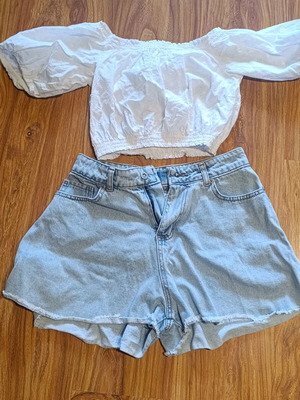 Women’s denim shorts with cropped blouse like new, XS