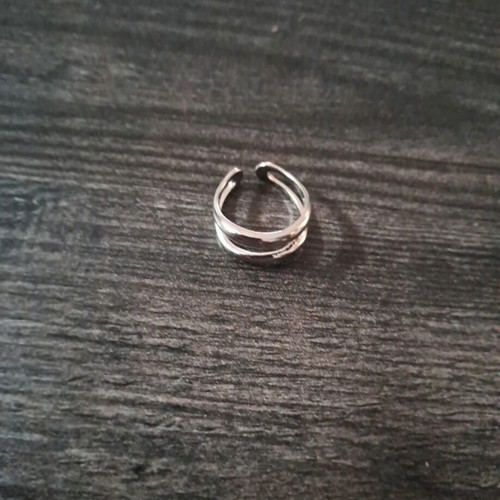 Silver ring brand new in excellent condition