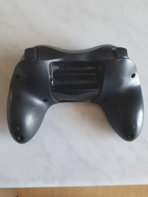 Logitech Wireless Controller like new, missing battery cover