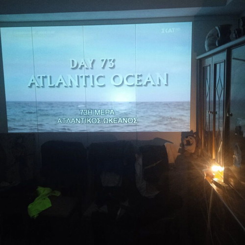 Radiant de luxe meteor projection screen and THEME SCENE projector used