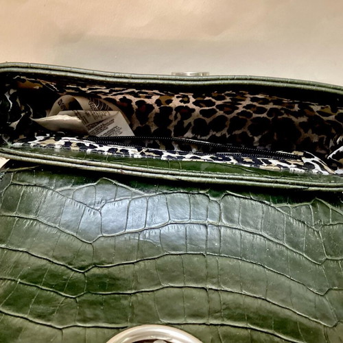 Green shoulder bag like new with ring