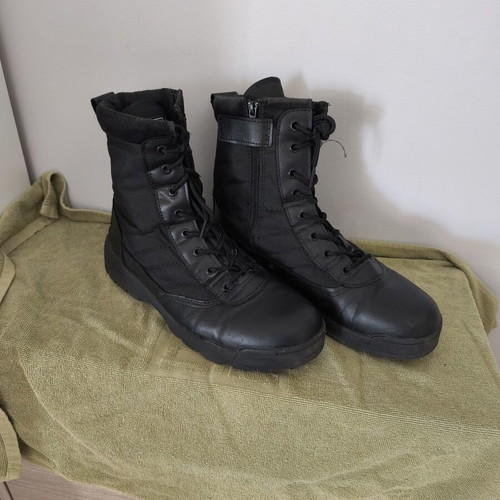 Military boots like new, lightweight with side zipper