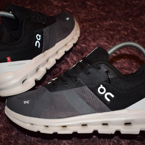 On Cloudrunner Men Size 42 used black and white sports shoes