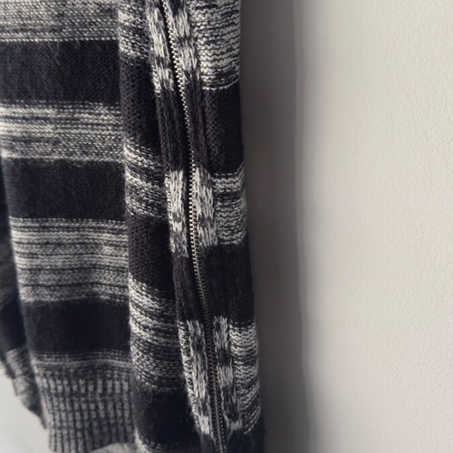 Oversized striped knit sweater Papaya M like new, black and grey with zippers