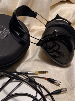 Dan Clark Audio Aeon 2 Noire headphones like new, wired