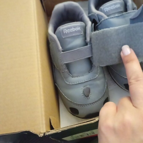 Reebok kids shoes size 24.5 like new, gray with rhino design