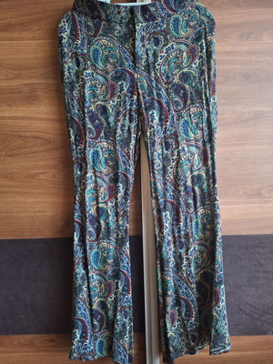 Zara women's pants with wide charleston cut and multicolor paisley print, like new