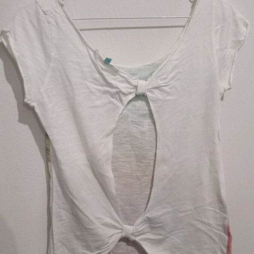 Bershka t-shirt like new, multicolored with nice back opening