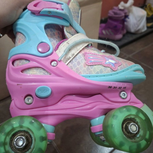 Roller skates like new, adjustable sizes 30-33 with light-up wheels