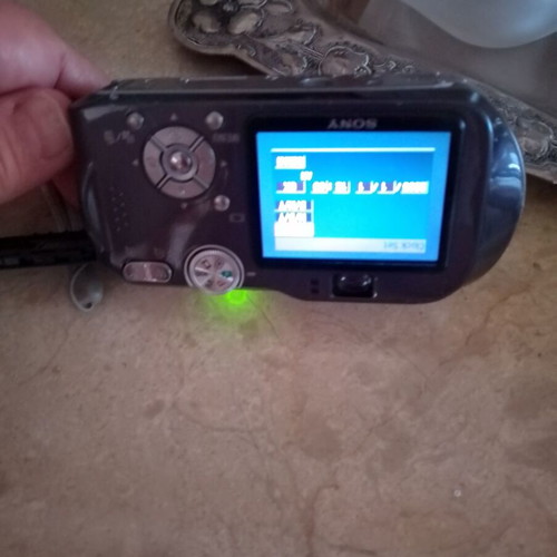 Sony Cyber-shot camera 7.2 megapixels like new with charger and case