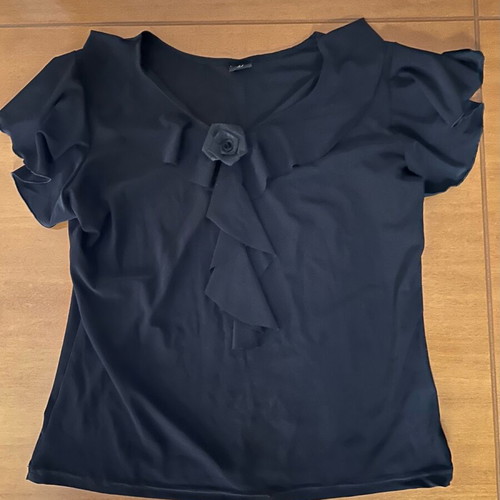 Short-sleeve blouse with rose and ruffles XL like new, black