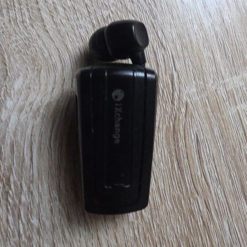 Bluetooth headset used with single foldable earpiece